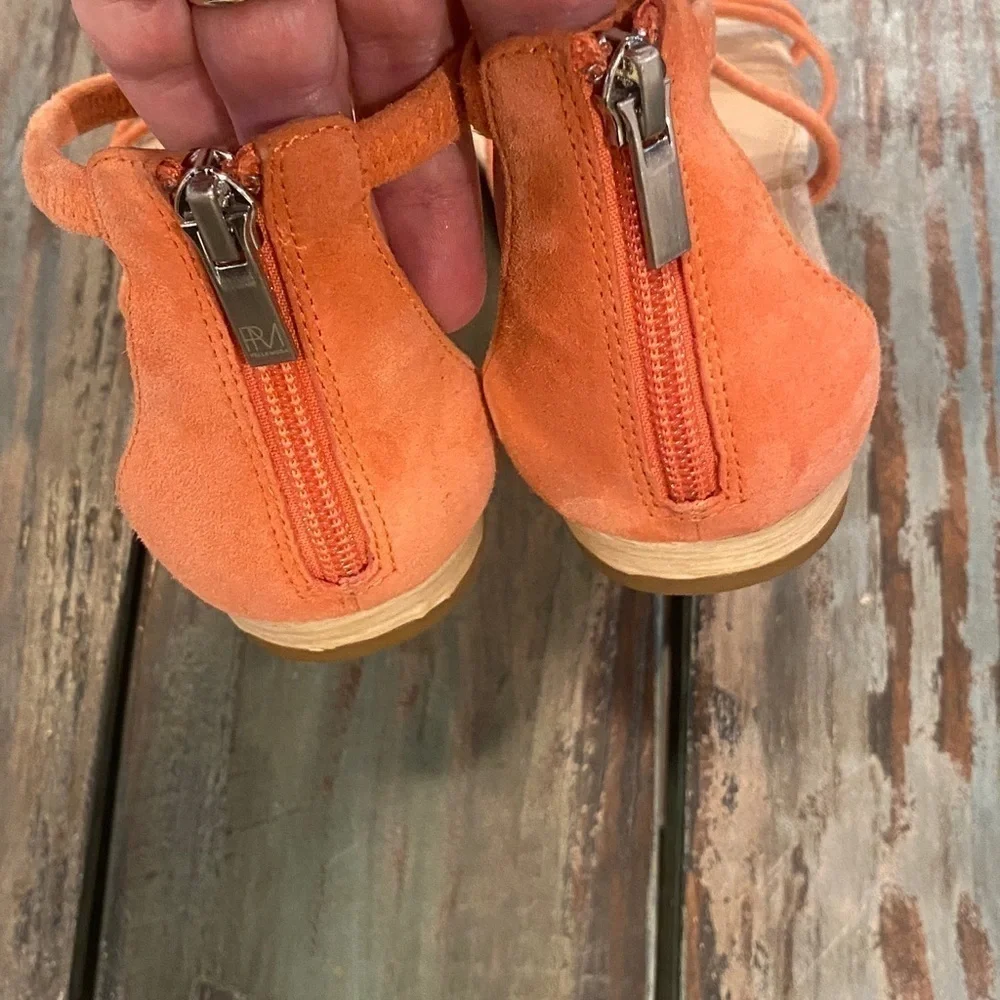 Pelle Moda Barnes Strappy Sandals Suede Peach Coral Back Zippers Size 5.5